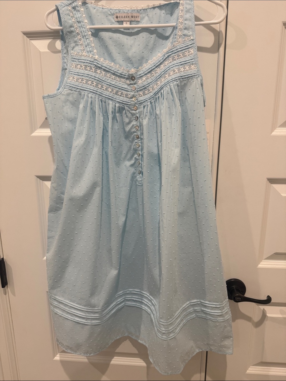 NWOT Eileen West Sleeveless Chemise Size Small